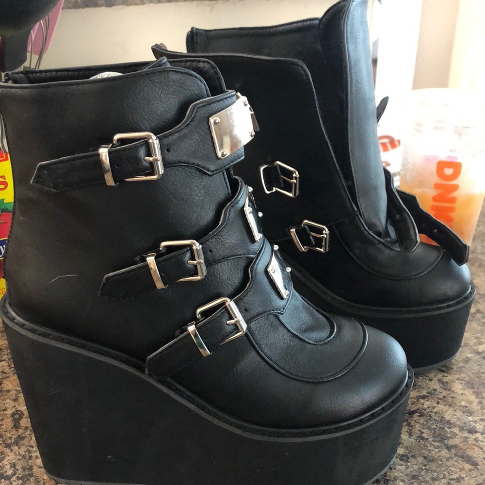 Wedge boots with buckles